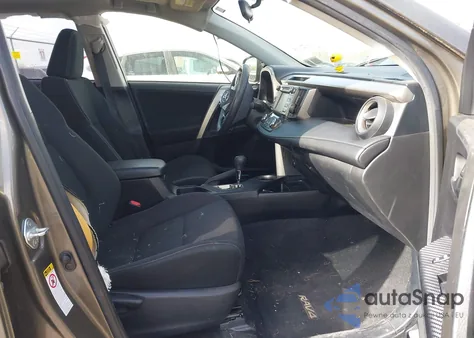 2015 Toyota Rav4 Xle z USA, uszkodzony, nr VIN JTMRFREV1FD170867